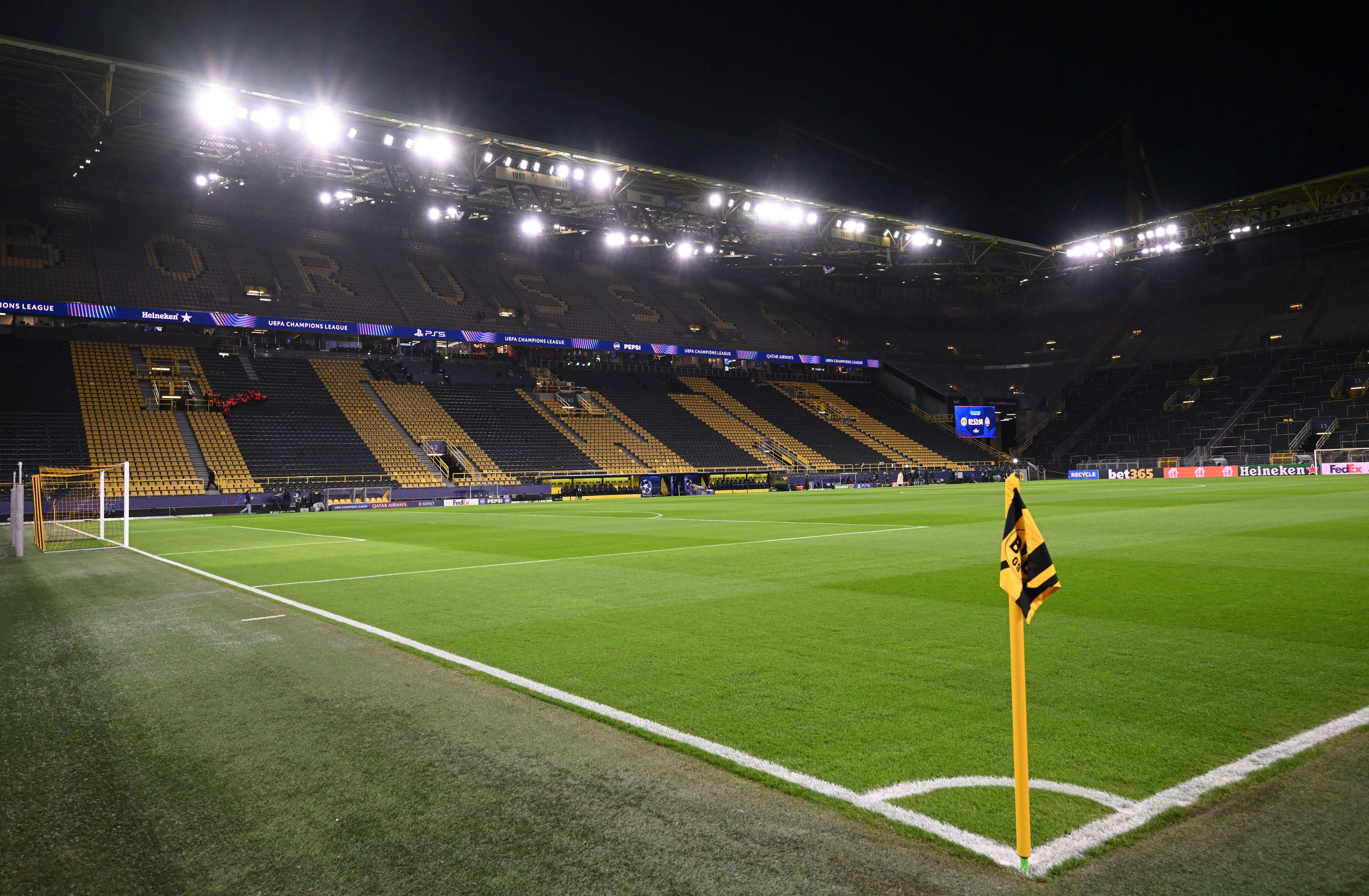 两支球队在 两支球队在