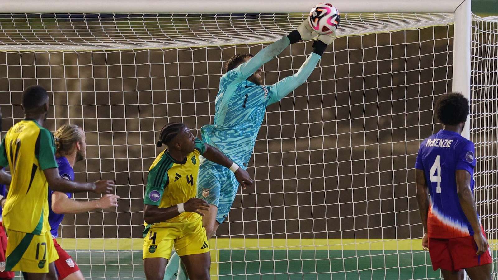 使得教练在 使得教练在